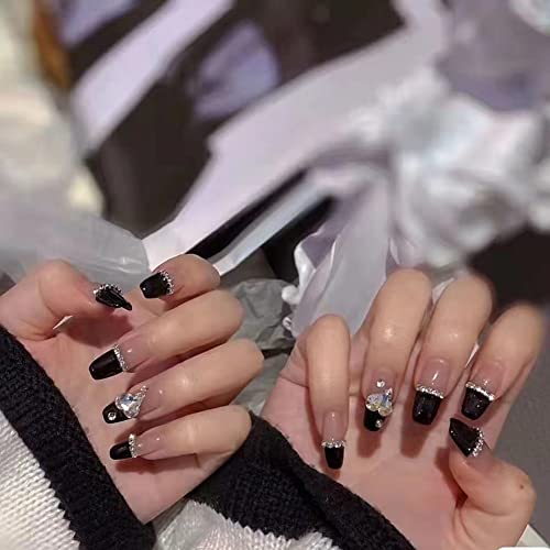 Na noktima dugim crnim francuskim vrhom lijes za nokte manikura ručne izrade, luksuzni salon za višekratnu upotrebu kvalitetni dizajn