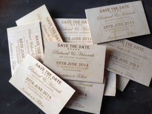 Uredite drvene Spremi kartice za pozivnice za datum - različite i elegantne pozivnice za vjenčanje