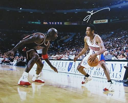 Allen Iverson Hof 76ers Potpisan/Autographed v. Jordan 16x20 Photo PSA/DNA 164310 - Autografirane NBA fotografije